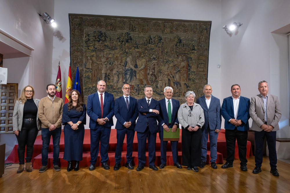 RECAMDER entrega al presidente de Castilla-La Mancha el Manifiesto en Defensa del Medio Rural y agradece el apoyo del Gobierno Regional  