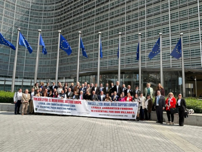 RECAMDER, el Gobierno Regional y representantes de la Comisión Europea debaten en Bruselas el futuro de los pequeños municipios y de Leader  